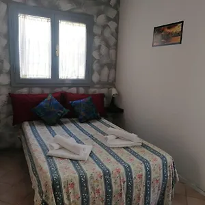 La Casina Giramondo Di Ele Viareggio